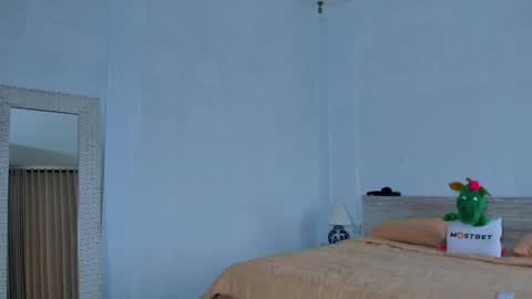 Eleonora online show from 01/10/25, 10:06