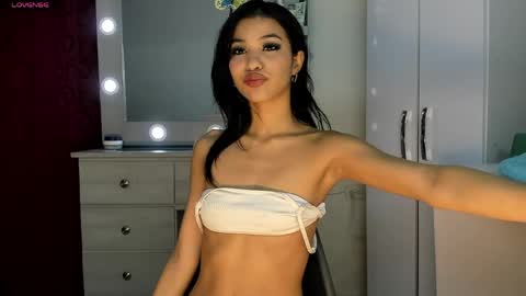 Snapshot of elettra_bennet chatting on 06/01/26, 12:12 elettra_bennet online show from 06/01/26, 12:12