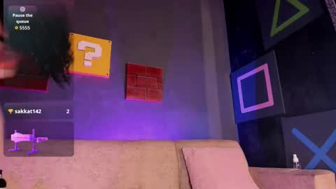 Snapshot of elettra_roux chatting on 11/30/25, 01:53 ELETTRA online show from 11/30/25, 01:53