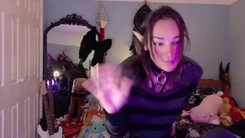 Snapshot of elf_flavoured chatting on 11/23/25, 07:35 Elf Flavoured online show from 11/23/25, 07:35