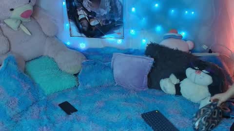 Snapshot of elfen_miu chatting on 10/12/25, 10:03 miu online show from 10/12/25, 10:03