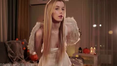 Eli online show from 10/31/25, 07:26