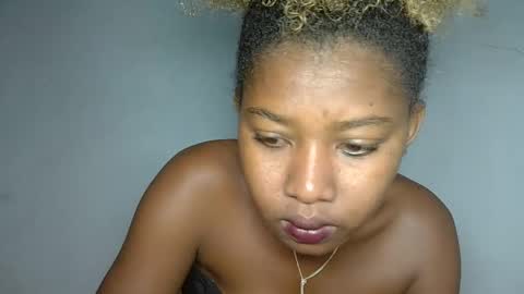 Snapshot of elia011 chatting on 01/11/25, 10:51 elia011 online show from 01/11/25, 10:51