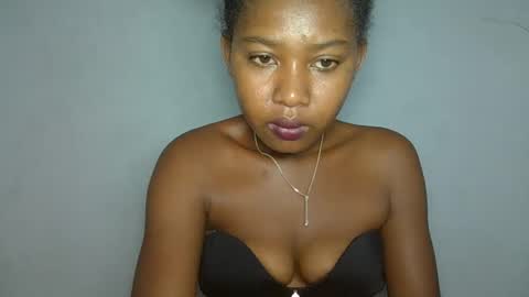 Snapshot of elia011 chatting on 01/11/25, 09:04 elia011 online show from 01/11/25, 09:04