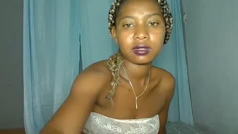 Snapshot of elia011 chatting on 01/18/25, 10:06 elia011 online show from 01/18/25, 10:06