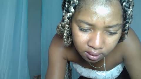 Snapshot of elia011 chatting on 01/19/25, 12:28 elia011 online show from 01/19/25, 12:28