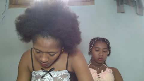 Snapshot of elia011 chatting on 01/21/25, 12:29 elia011 online show from 01/21/25, 12:29