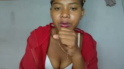 Snapshot of elia011 chatting on 01/24/25, 12:10 elia011 online show from 01/24/25, 12:10