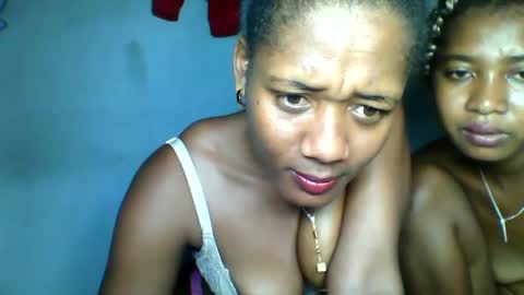 Snapshot of elia011 chatting on 01/25/25, 08:00 elia011 online show from 01/25/25, 08:00