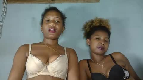 Snapshot of elia011 chatting on 02/02/25, 11:00 elia011 online show from 02/02/25, 11:00