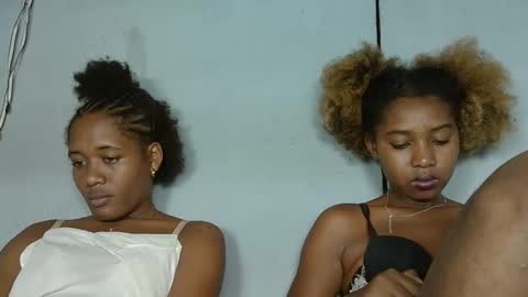 Snapshot of elia011 chatting on 02/08/25, 10:19 elia011 online show from 02/08/25, 10:19