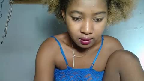 Snapshot of elia011 chatting on 02/09/25, 04:50 elia011 online show from 02/09/25, 04:50