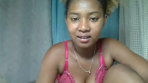 Snapshot of elia011 chatting on 02/21/25, 09:22 elia011 online show from 02/21/25, 09:22