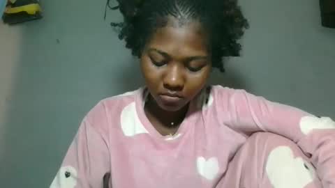 Snapshot of elia011 chatting on 10/28/25, 05:11 elia011 online show from 10/28/25, 05:11