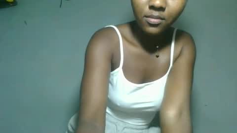 Snapshot of elia011 chatting on 10/31/25, 08:37 elia011 online show from 10/31/25, 08:37