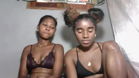 Snapshot of elia011 chatting on 11/02/25, 09:00 elia011 online show from 11/02/25, 09:00