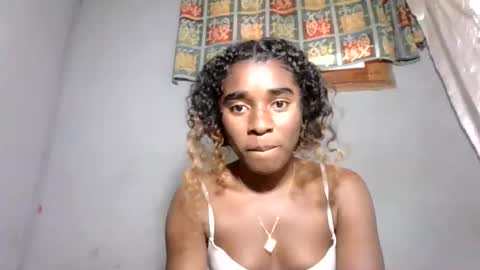 Snapshot of elia011 chatting on 11/03/25, 11:44 elia011 online show from 11/03/25, 11:44