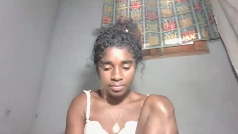 Snapshot of elia011 chatting on 11/04/25, 03:27 elia011 online show from 11/04/25, 03:27