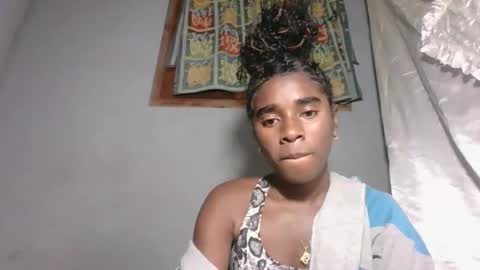 Snapshot of elia011 chatting on 11/10/25, 12:42 elia011 online show from 11/10/25, 12:42