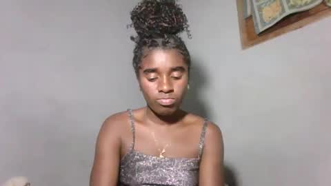 Snapshot of elia011 chatting on 11/10/25, 06:29 elia011 online show from 11/10/25, 06:29