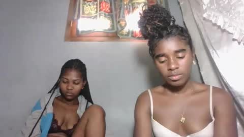 Snapshot of elia011 chatting on 11/11/25, 06:35 elia011 online show from 11/11/25, 06:35