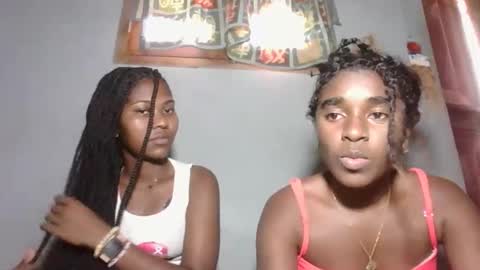 Snapshot of elia011 chatting on 11/12/25, 09:42 elia011 online show from 11/12/25, 09:42