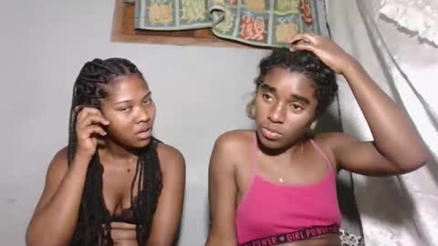 Snapshot of elia011 chatting on 11/14/25, 07:01 elia011 online show from 11/14/25, 07:01