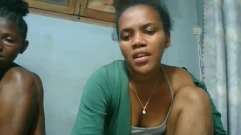 Snapshot of elia011 chatting on 11/20/25, 08:30 elia011 online show from 11/20/25, 08:30