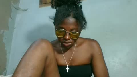 Snapshot of elia011 chatting on 11/22/25, 08:08 elia011 online show from 11/22/25, 08:08