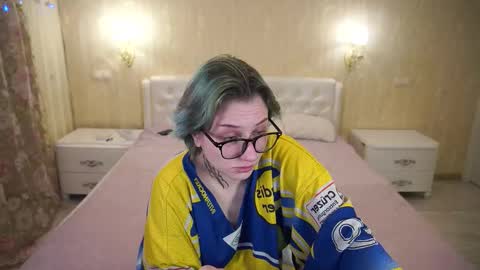 Luna online show from 02/04/26, 11:49