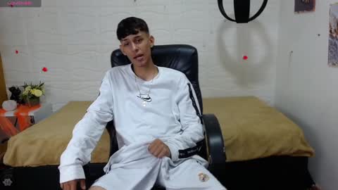 Snapshot of eliasblue chatting on 12/19/24, 03:29 E L I A S online show from 12/19/24, 03:29