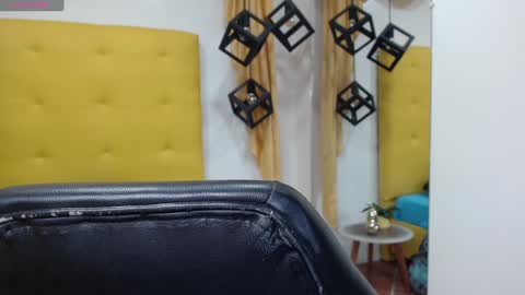 Snapshot of eliasblue chatting on 01/09/25, 04:30 E L I A S online show from 01/09/25, 04:30