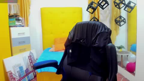 Snapshot of eliasblue chatting on 02/19/25, 09:39 E L I A S online show from 02/19/25, 09:39