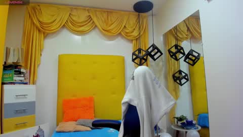 Snapshot of eliasblue chatting on 02/25/25, 09:53 E L I A S online show from 02/25/25, 09:53