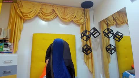 Snapshot of eliasblue chatting on 02/26/25, 09:53 E L I A S online show from 02/26/25, 09:53