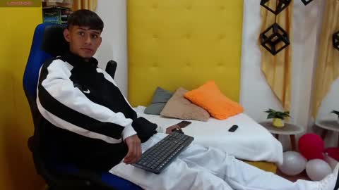 Snapshot of eliasblue chatting on 03/05/25, 03:18 E L I A S online show from 03/05/25, 03:18