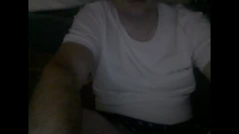 Snapshot of eliassxxx chatting on 12/19/25, 02:29 eliassxxx online show from 12/19/25, 02:29