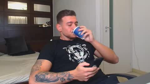 Snapshot of elijahthorne chatting on 01/19/26, 05:11 ElijahThorne online show from 01/19/26, 05:11