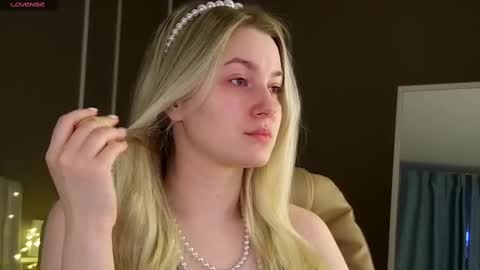 Snapshot of elina_nortas chatting on 03/08/25, 01:06 Elina online show from 03/08/25, 01:06