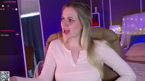 Snapshot of elina_nortas chatting on 03/12/25, 07:24 Elina online show from 03/12/25, 07:24