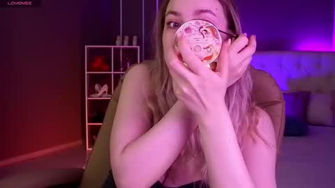 Snapshot of elina_nortas chatting on 09/27/25, 01:10 Elina online show from 09/27/25, 01:10