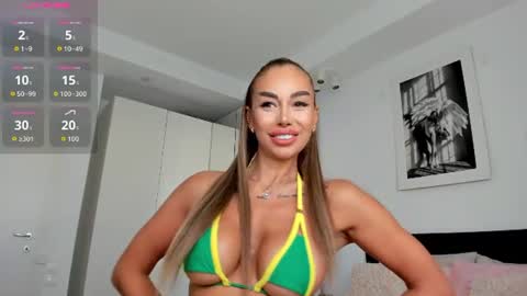 Snapshot of elinamoon_ chatting on 07/23/26, 05:27 Elina online show from 07/23/26, 05:27