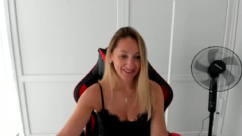 Milena online show from 06/25/26, 07:02