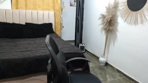 ELIO online show from 05/05/26, 02:19