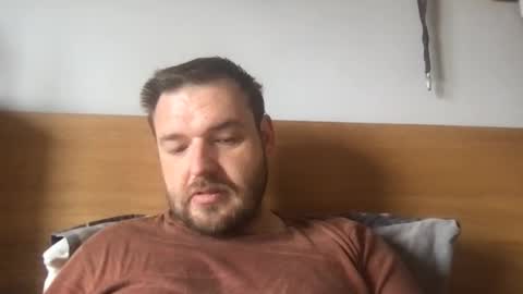 Snapshot of eliot26 chatting on 04/22/26, 12:07 e26 online show from 04/22/26, 12:07