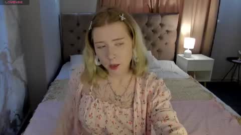 Snapshot of elira_vane chatting on 07/20/26, 02:59 Elira Vane online show from 07/20/26, 02:59