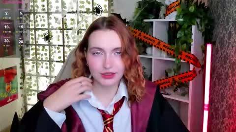Snapshot of elis_cherry chatting on 10/27/25, 02:04 Elis online show from 10/27/25, 02:04