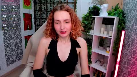 Snapshot of elis_cherry chatting on 12/16/25, 02:38 Elis online show from 12/16/25, 02:38