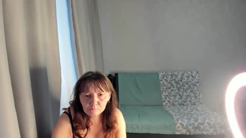 Elis online show from 12/18/25, 01:55