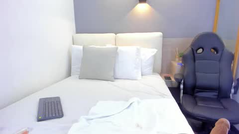 Elisa online show from 03/28/26, 08:19